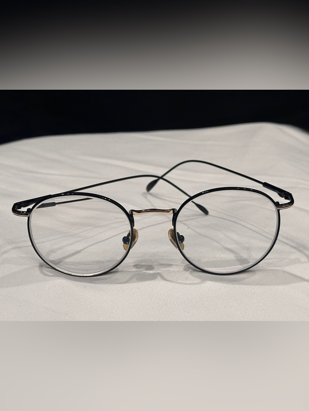 Ultra-lightweight Round Titanium Style Eyeglasses Frames – Black/Gold